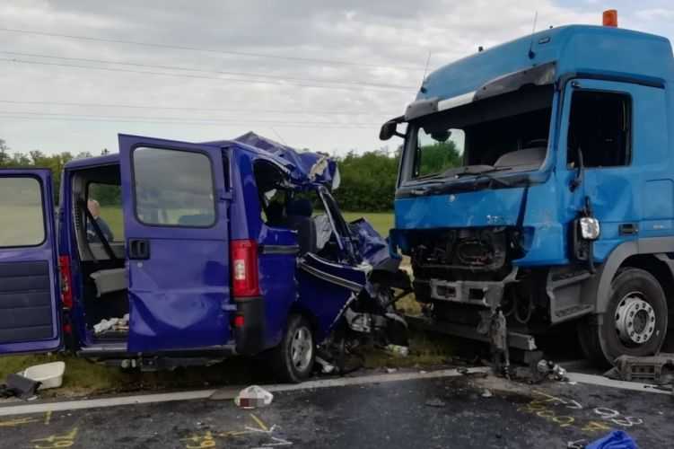 Öten meghaltak egy balesetben a 710-es főúton Balatonkenesén