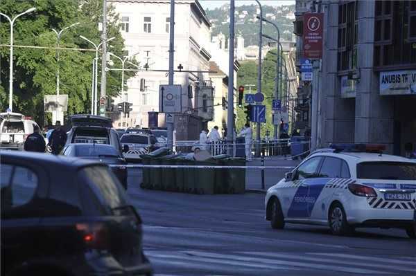 Három férfi letartóztatását indítványozta az ügyészség a Deák téri kettős emberölés ügyében