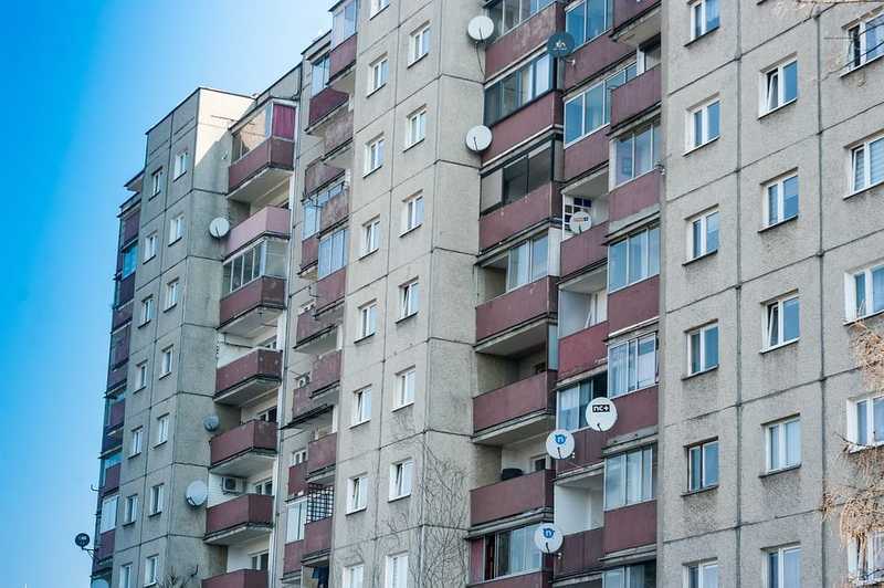 Lezuhant az emeletről és meghalt egy nő Szombathelyen