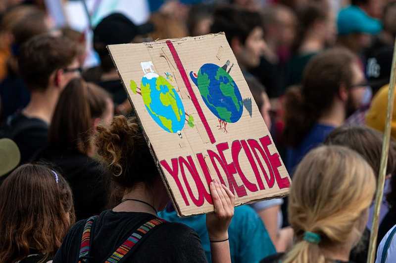 Ausztrál diákok ezrei hiányoztak az iskolából, hogy a klímavédelemért tüntessenek 