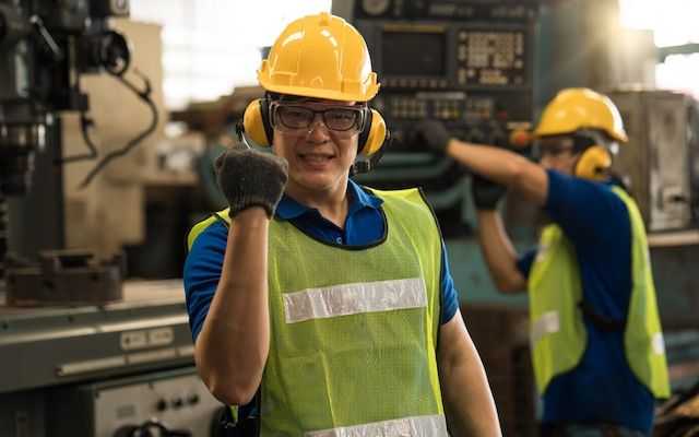 A munkavédelmi póló szerepe a különböző iparágakban