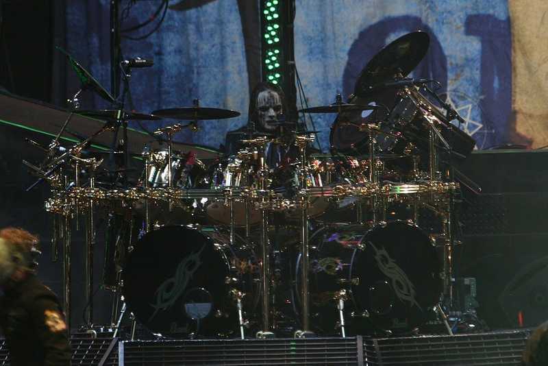 Elhunyt Joey Jordison, a Slipknot alapító dobosa 