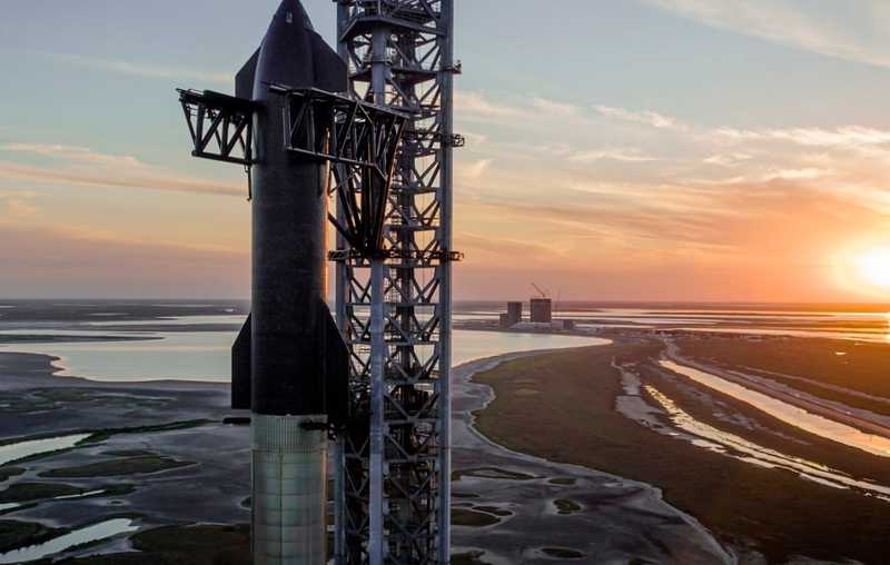 Minden idők legerősebb rakétarendszerét tesztelte a SpaceX