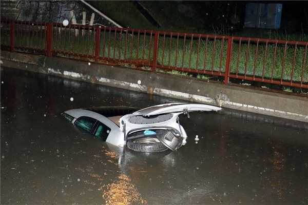 A tűzoltóknak is sok munkát adott a vihar